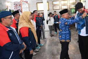Pelepasan kontingen atletik Kuningan untuk mengikuti BK Porprov Jabar.